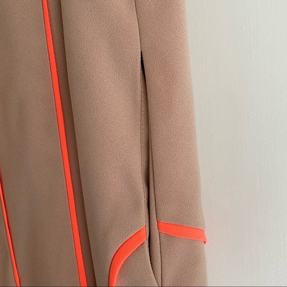 C/MEO COLLECTIVE Flowy w/ Neon Orange Art Deco Piping MIDI Dress w/ pockets - Picture 6 of 7